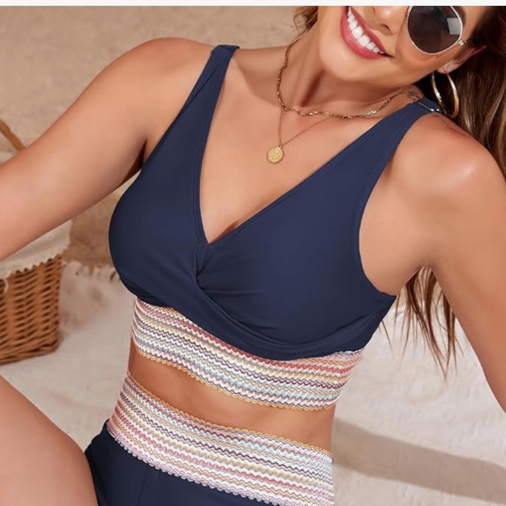 Vemubapis Blue Swim Bikini Top with Multicolor Band.
Size M - Picture 11 of 11